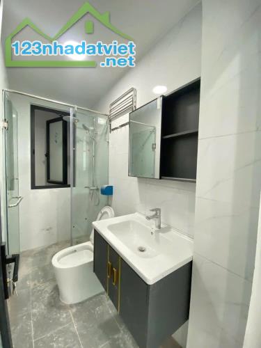 Bán nhà Xuân Đỉnh 40m2 6 tầng - thang máy - sát oto - 4