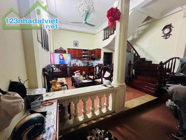 Bán nhà phố Trần Duy Hưng, Quận Cầu Giấy, DT 40m2, 5 tầng, MT5,5m, Giá 15.9 tỷ - 1