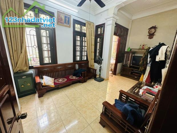 Bán nhà phố Trần Duy Hưng, Quận Cầu Giấy, DT 40m2, 5 tầng, MT5,5m, Giá 15.9 tỷ - 2