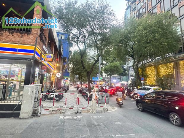 CẦN SANG CHỦ MỚI QUẢN LÝ CĂN GÓC 2 MẶT TIỀN SỐ 11 LÊ THÁNH TÔN & NGÔ VĂN NĂM, QUẬN 1 -