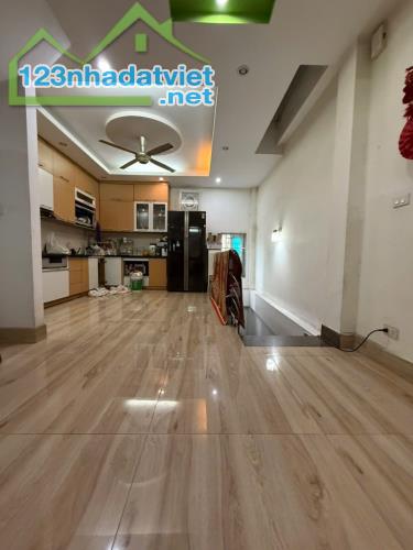 Bán nhà phân lô VIP Cầu Giấy 51m x 5T, mt 4,5m,đường thông ô tô tránh, kd đỉnh cao 16,8tỷ - 2