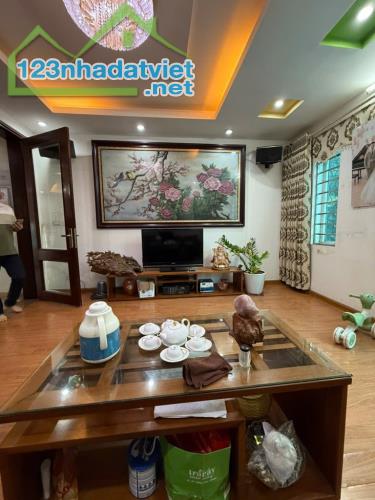 Bán nhà phân lô VIP Cầu Giấy 51m x 5T, mt 4,5m,đường thông ô tô tránh, kd đỉnh cao 16,8tỷ