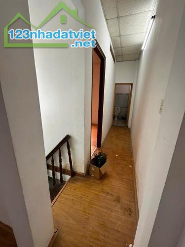 2 MẶT HẺM ĐÔNG LÂN BÀ ĐIỂM HOC MÔN 2LẦU 3PN chào 4,3 TỶ