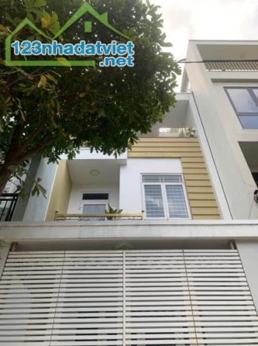 Bán nhà 3 tầng đường vườn lài phường An Phú Đông Quận 12