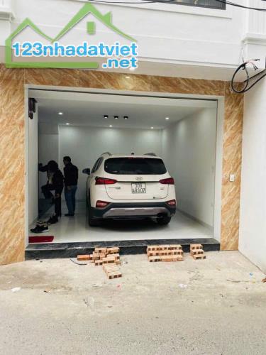 MẶT PHỐ KINH DOANH, Ô TÔ, THANG MÁY, Ở LUÔN GẦN ĐỀN LỪ GIÁ CHỈ 12.3 TỶ