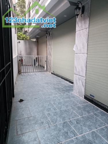 BÁN GẤP CÓ SỔNHÀ 6 TẦNG MỚI - GẦN PHỐ - THANG MÁY NHẬP KHẤU. * Nội thất cao cấp, thiết kế - 4