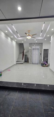 BÁN GẤP CÓ SỔNHÀ 6 TẦNG MỚI - GẦN PHỐ - THANG MÁY NHẬP KHẤU. * Nội thất cao cấp, thiết kế
