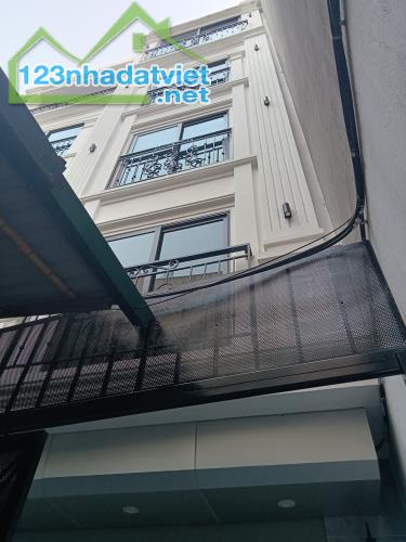 CẦN BÁN GẤP CHÍNH CHỦ SỔ ĐỔ CHÍNH CHỦNHÀ 6 TẦNG MỚI - GẦN PHỐ - THANG MÁY NHẬP KHẤU. * Nội