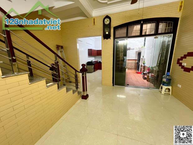 KHƯƠNG ĐÌNH - GẦN PHỐ - NHÀ ĐẸP - 2 THOÁNG - 5 NGỦ - VỪA Ở VỪA CHO THUÊ