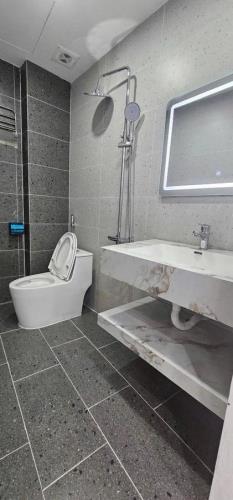 BÁN GẤP NHÀ XUÂN LA 6 TẦNG THANG MÁY MỚI KINH KOONG - FULL NỘI THẤT - Ở LUÔN - DÂN TRÍ CAO - 3