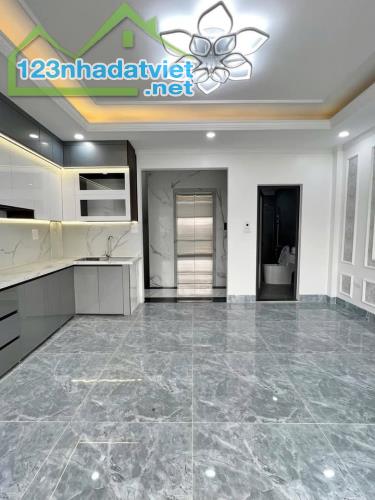 GÂP!!! Bán nhà Quảng An- Tây Hồ 43m2 6 tầng thang máy 8,5 tỷ