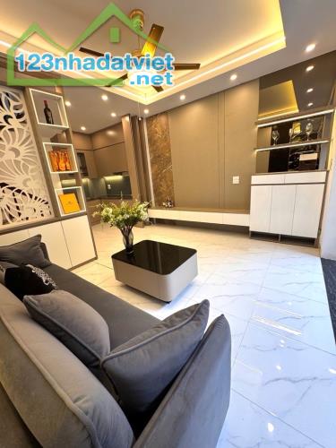BÁN NHÀ XUÂN LA – TÂY HỒ – NHÀ ĐẸP 5 TẦNG – SỔ ĐỎ CHÍNH CHỦ – CHỈ HƠN 7 TỶ!!