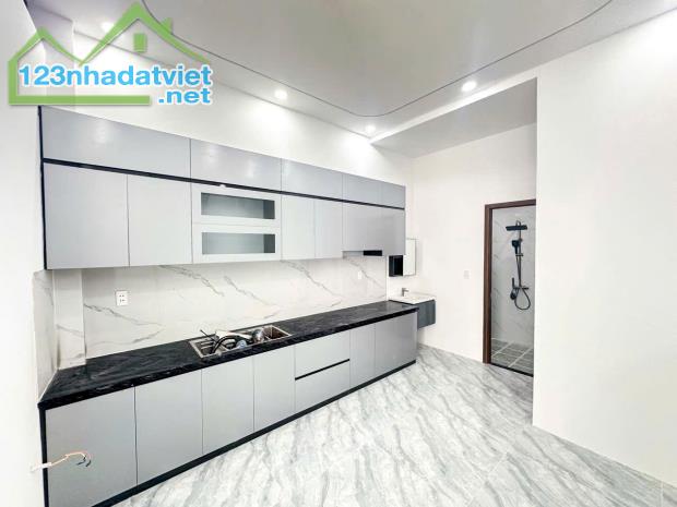 Bán nhà 2 Tầng Bửu Hòa,full nội thất đẹp xịn mịn,đường xe hơi đổ cửa - 3