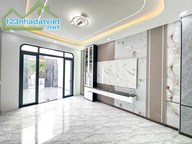 Bán nhà 2 Tầng Bửu Hòa,full nội thất đẹp xịn mịn,đường xe hơi đổ cửa - 4