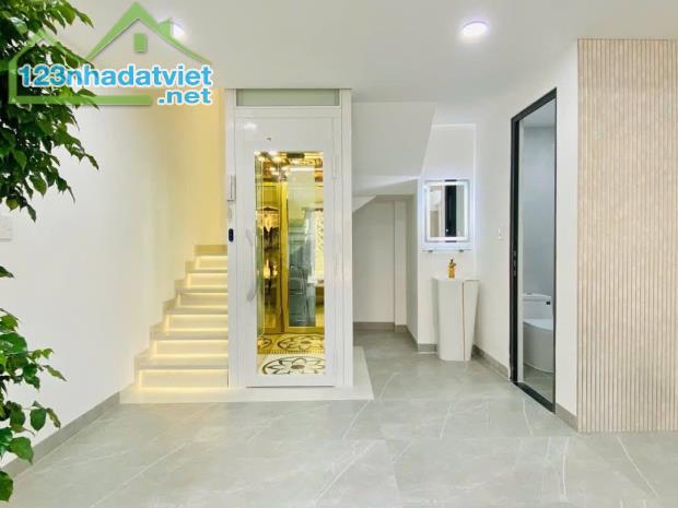 Bán nhà Đẹp Lạc Long Quân - 56m2 x 7T Thang máy Gara Oto - Vài bước ra phố - hướng TN - 2