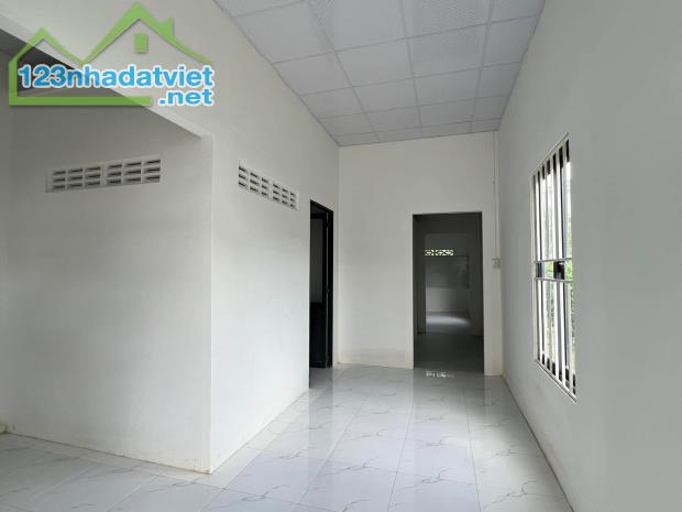 Chủ cần ra gấp căn nhà cấp 4, SHR, Xã Tân Phú Trung, Giá 950 Triệu. - 2