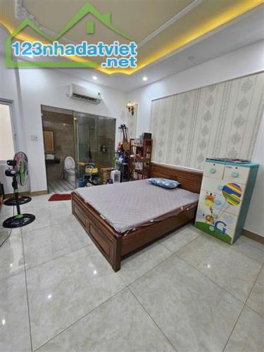 NHÀ ĐẸP - GẦN CV LÀNG HOA GV & CHỢ HẠNH THÔNG TÂY QUANG TRUNG  - HXH SÁT MT - DT 72M² - 4 - 3