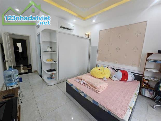 NHÀ ĐẸP - GẦN CV LÀNG HOA GV & CHỢ HẠNH THÔNG TÂY QUANG TRUNG  - HXH SÁT MT - DT 72M² - 4 - 4