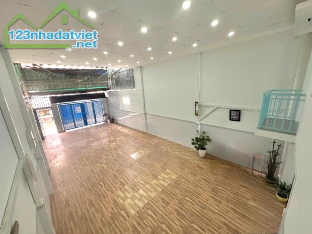 Bán Nhà Hẻm Xe Hơi, Phạm Hữu Lầu, 200m2, 2 Tầng, Chỉ 11 Tỷ, Phú Mỹ, Quận 7