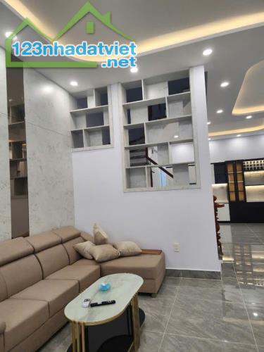 BÁN NHÀ 3 TẦNG Ở NGAY, CMT8, Q3, FULL NỘI THẤT CC, (5.2M*14M)72M2, 3PN TO, 11.5 TỶ BL - 1