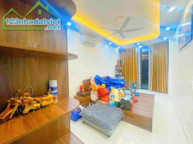 Phân Lô Ô Tô - Gần Hồ Tây - Hồng Hà - Ba Đình - Dt:35m2/5 tầng/3m MT*Nhỉnh 10 tỷ - 2