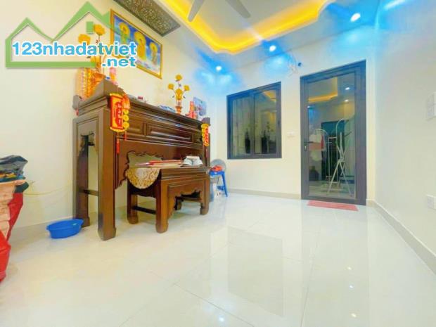 Phân Lô Ô Tô - Gần Hồ Tây - Hồng Hà - Ba Đình - Dt:35m2/5 tầng/3m MT*Nhỉnh 10 tỷ - 4