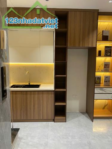 Nhà Mới 5 Tầng Thang Máy 35m, Căn Góc, Gần Phố - Chợ Hà Đông, Giá 8 Tỷ. LH: Hoàng Trung - 2