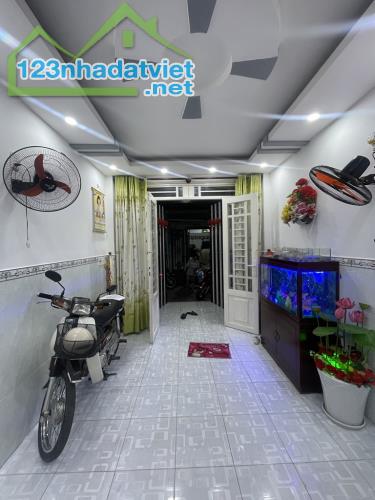 NGAY KHU XỬ LÝ NƯỚC THẢI, SÁT CÔNG VIÊN, GẦN CHỢ GÒ XOÀI VÀ CHỢ BÌNH LONG, 30M2, 2 TẦNG - 2
