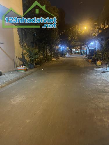 NGAY KHU XỬ LÝ NƯỚC THẢI, SÁT CÔNG VIÊN, GẦN CHỢ GÒ XOÀI VÀ CHỢ BÌNH LONG, 30M2, 2 TẦNG - 4