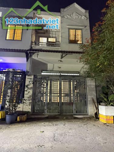 Bán Nhà Nguyễn Ảnh Thủ 40m2, 2Tầng, đường 7m, xe hơi ngủ trong nhà