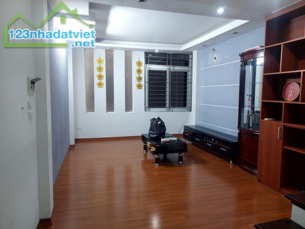 Siêu Hiếm! Bán nhà Chùa Bộc 50m x 5T MT 4.5m gần ô tô, gần Vincom Phạm Ngọc Thạch 8tỷ