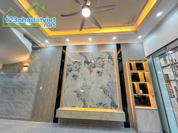 Bán nhà 3,5 tầng sạch đẹp ô tô đỗ cửa đường Đồng Thiện - 1
