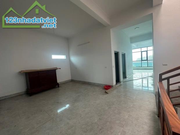 NHÀ 3 TẦNG XÂY FULL 192m - TRỤC CHÍNH ĐƯỜNG 10M-KINH DOANH- HAI MẶT ĐƯỜNG- THIẾT KẾ HIỆN Đ - 3