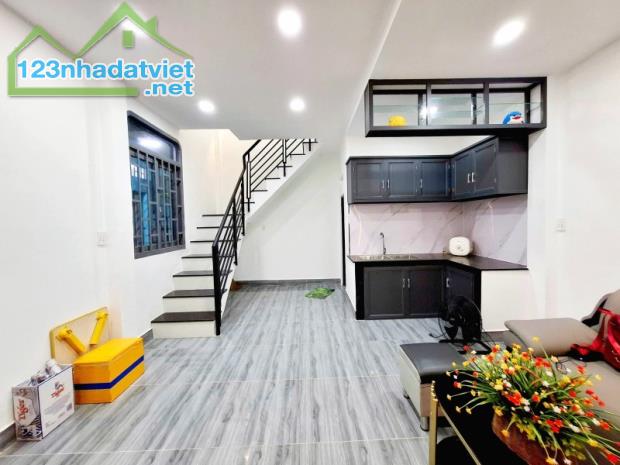 SIÊU PHẨM đẹp - CHỈ 2.X TỶ -  khu chợ vải Q Tân Phú