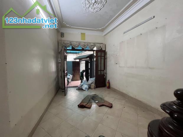 Bán nhà Phan Đình Giót, 65x5t, ô tô đỗ cửa, nở hậu, nhà đẹp giá tốt 8.8 tỷ