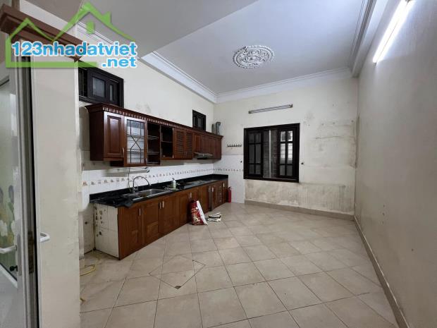 Bán nhà Phan Đình Giót, 65x5t, ô tô đỗ cửa, nở hậu, nhà đẹp giá tốt 8.8 tỷ - 1