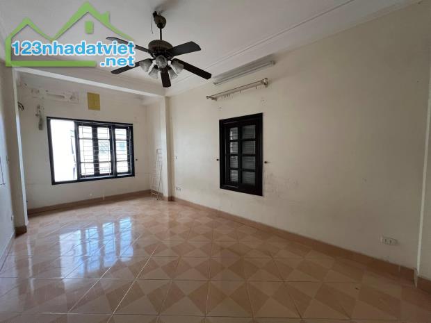 Bán nhà Phan Đình Giót, 65x5t, ô tô đỗ cửa, nở hậu, nhà đẹp giá tốt 8.8 tỷ - 4