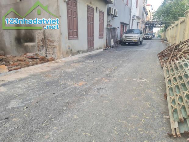 BÁN 120 Sẵn Nhà 3 Tầng tại Vân Hà - 2 mặt ngõ - Ô tô đỗ cửa - Giá Đầu Tư