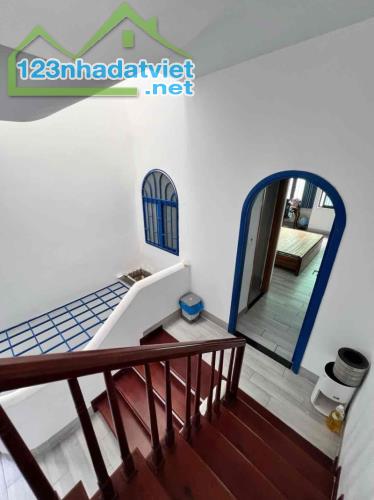# Nhà gần MT Thi Sách gần Sân Bay, Ô tô Đậu vài bước, 60m2, 3 tầng mới xấy 2 năm, 4.5 tỷ - 4