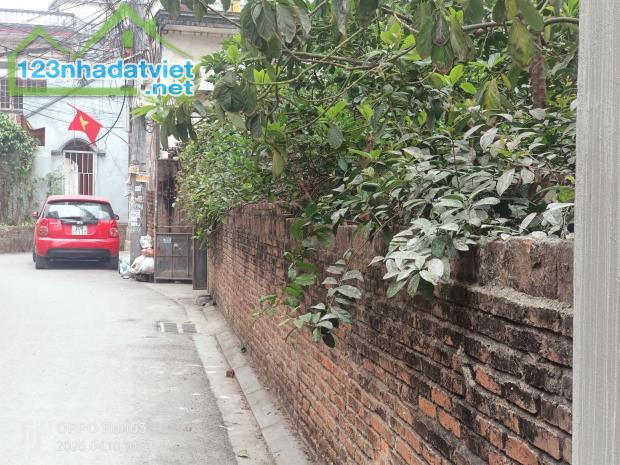 Nhà Hải Bối - Đông Anh  Diện tích 48m2 . mặt tiền 4,5m .3 tầng.nhỉnh 3 tỷ  Ô tô đỗ cửa ,ha