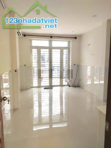 NHÀ HẺM 10M 1 TRỤC NGUYỄN ĐÌNH CHIỂU, Q3, 4 TẦNG, CHO THUÊ 25TR, 3PN, SỔ A4,  42M2 NHỈNH 1 - 2