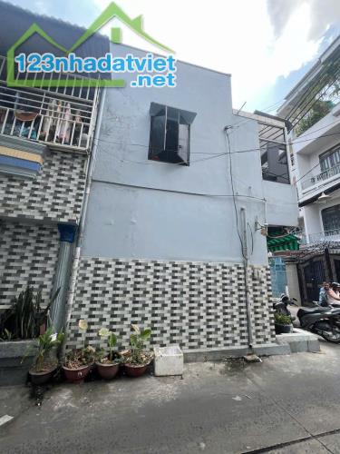 Bán nhà quận 11, Lạc Long Quân, hẻm xe hơi 2 mặt tiền, cấp 4, 32m2, 4.85 tỷ - 1