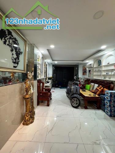 Bán nhà Bờ Bao Tân Thắng - Tân Phú – 5 Tầng – 6 Phòng ngủ – Có thang máy - 3