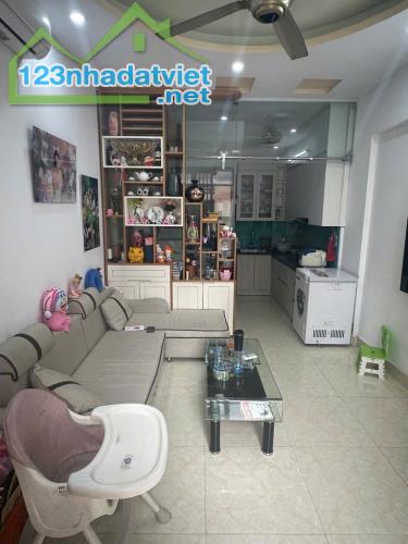 BÁN NHÀ MẶT NGÕ NGŨ NHẠC, 30M2 X 5 TẦNG, NGÕ NÔNG THẲNG TẮP, Ô TÔ ĐỖ CỬA, SỔ VUÔNG VẮN