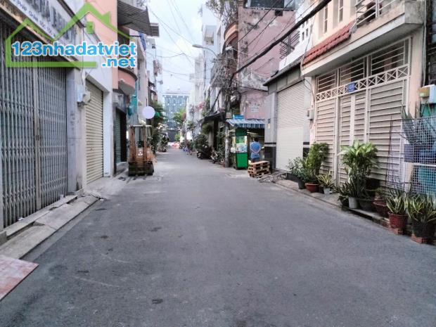 Thơm nhà Lê Trọng Tấn  Tân Phú ngay trường Đại Học Công Thương 50m2,2Tầng Nhỉnh 4tỷ