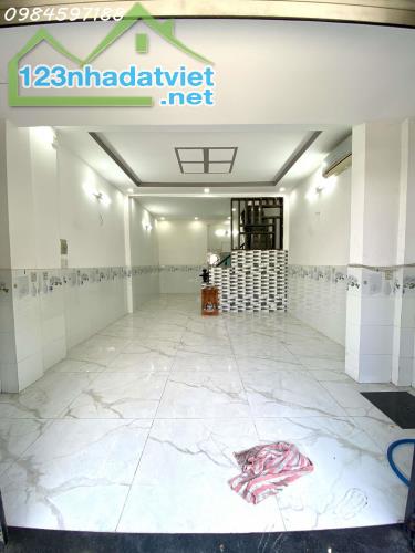 BÁN GẤP NHÀ GIÁ TỐT  NHẤT KHU VỰC 2 TẦNG MÁI THÁI MỚI 57 M2- XE HƠI NGỦ TRONG NHÀ - NGAY - 2