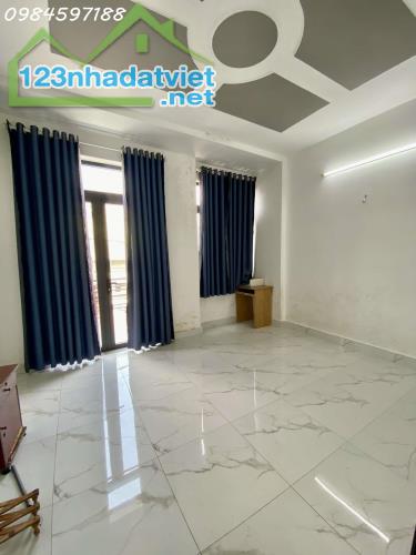BÁN GẤP NHÀ GIÁ TỐT  NHẤT KHU VỰC 2 TẦNG MÁI THÁI MỚI 57 M2- XE HƠI NGỦ TRONG NHÀ - NGAY