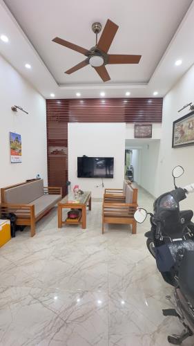 Bán nhà Nhuệ Giang -Hà Đông 46m2- hai ô tô tránh nhau thoải mái- nhà dân xây chắc chắn