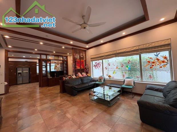 Biệt Thự Vườn Đào 6 Tầng Thang Máy Gara Sân Vườn 230m2 2 Mặt Tiền Đường Đôi 30m Ở Sướng - 1