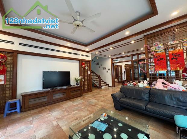 Biệt Thự Vườn Đào 6 Tầng Thang Máy Gara Sân Vườn 230m2 2 Mặt Tiền Đường Đôi 30m Ở Sướng - 2
